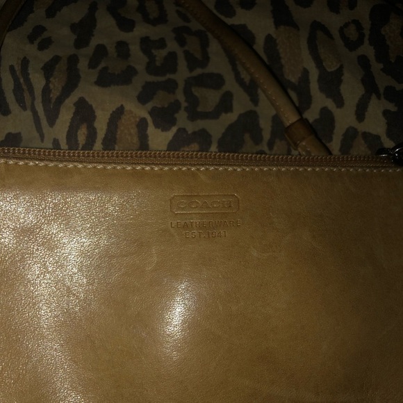Vintage Coach tan genuine leather wristlet - Picture 2 of 5